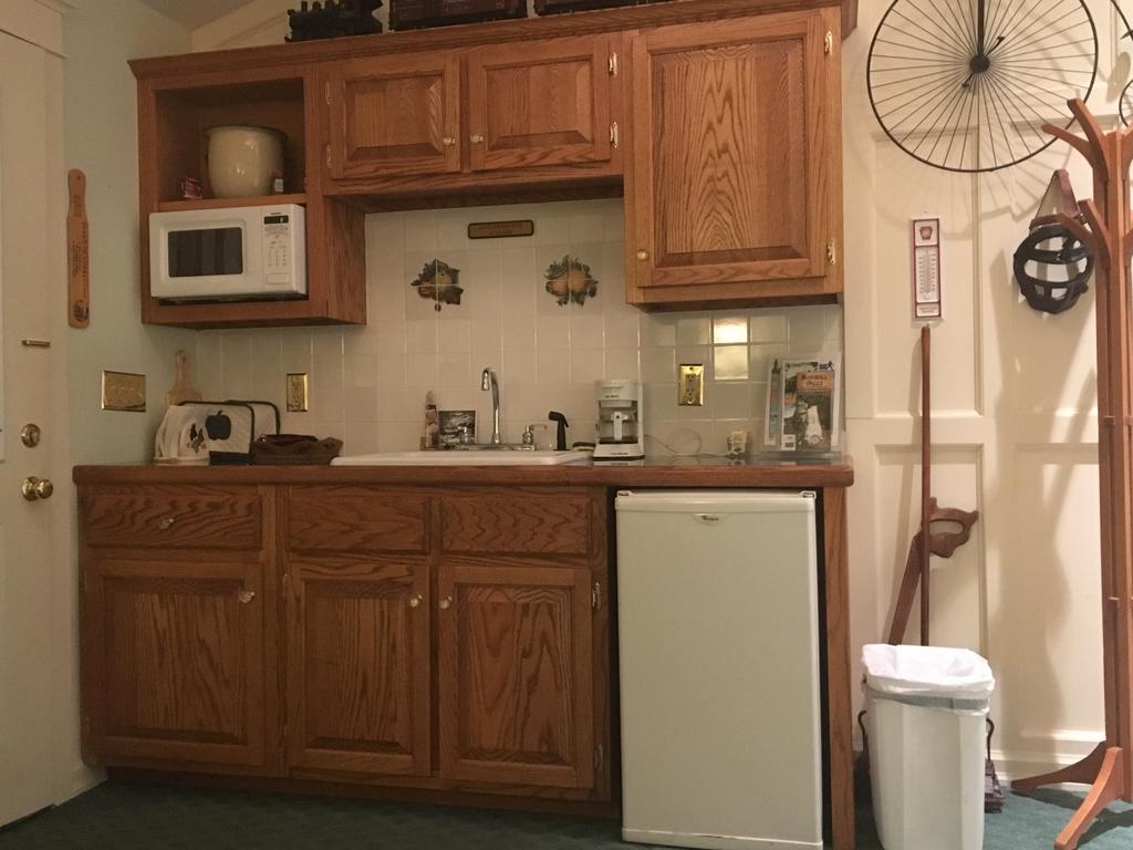 Red Barn Village Bed & Breakfast Clarks Summit エクステリア 写真