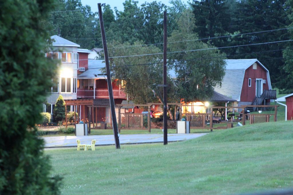 Red Barn Village Bed & Breakfast Clarks Summit エクステリア 写真